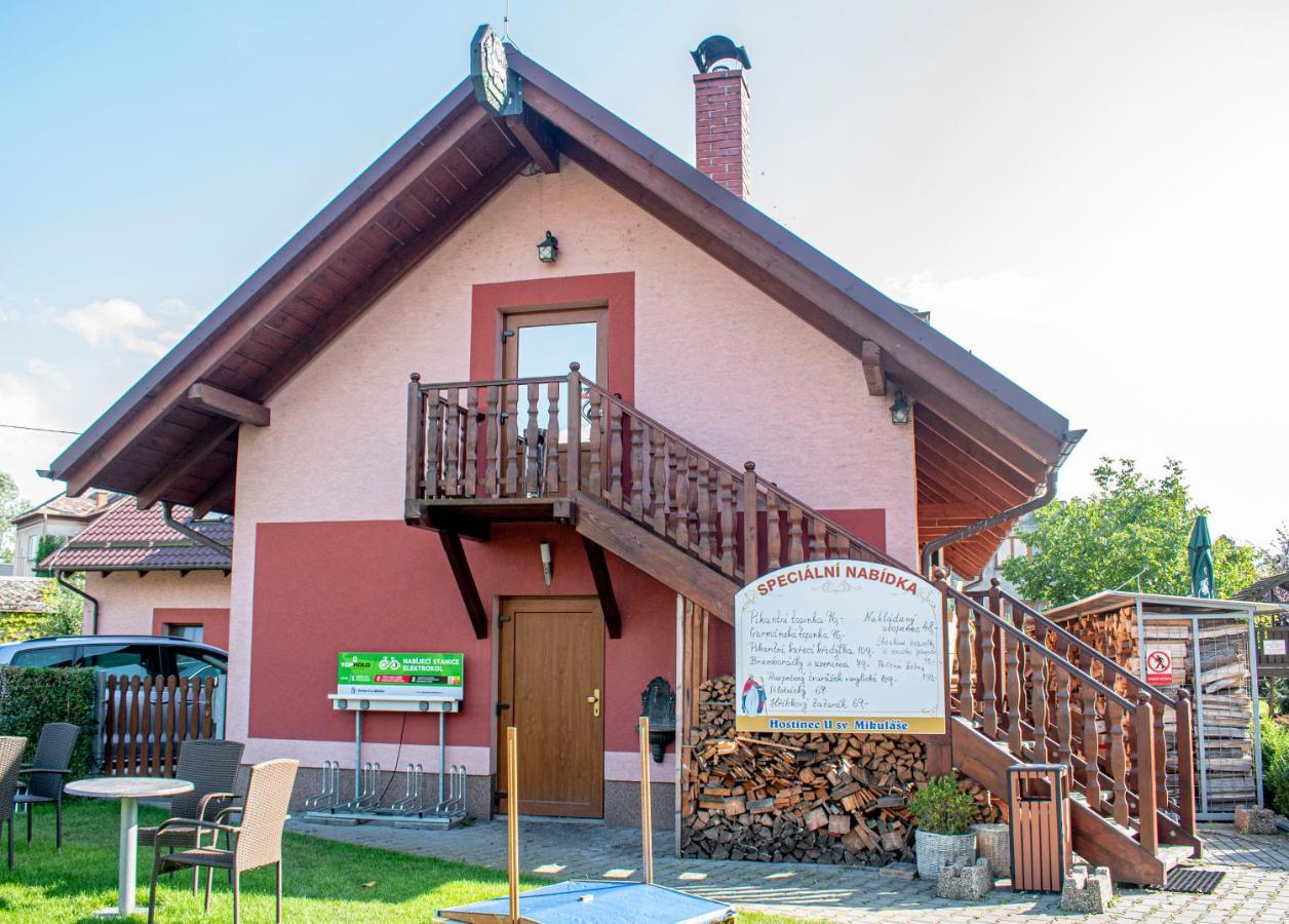 Hostinec A Penzion U Sv. Mikulase Hotel Hať Buitenkant foto