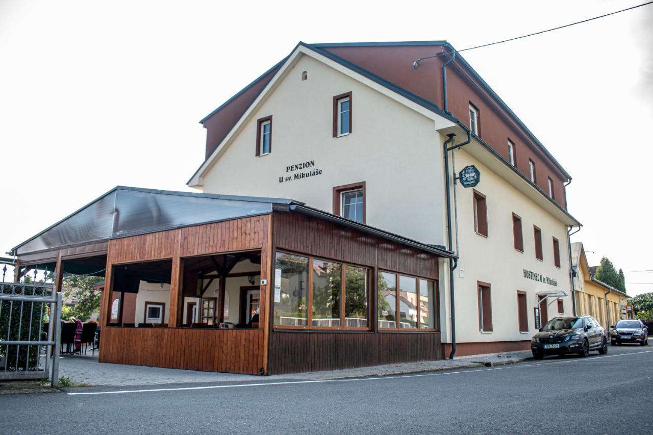 Hostinec A Penzion U Sv. Mikulase Hať Buitenkant foto
