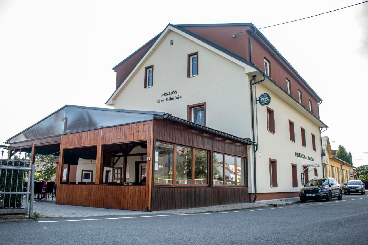 Hostinec A Penzion U Sv. Mikulase Hotel Hať Buitenkant foto