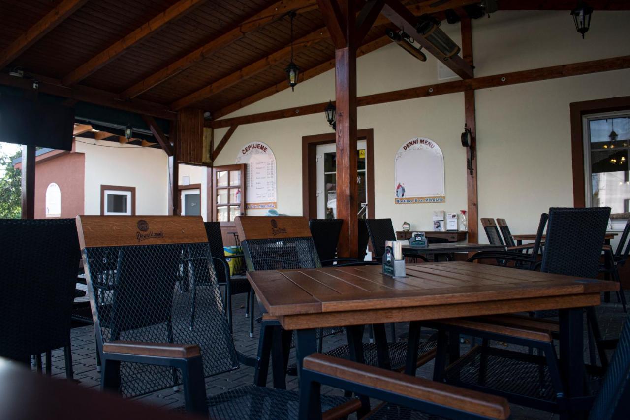 Hostinec A Penzion U Sv. Mikulase Hať Buitenkant foto