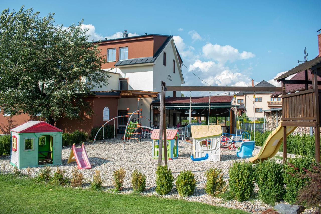 Hostinec A Penzion U Sv. Mikulase Hotel Hať Buitenkant foto