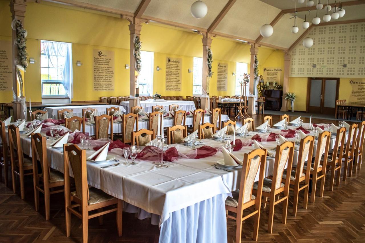Hostinec A Penzion U Sv. Mikulase Hať Buitenkant foto