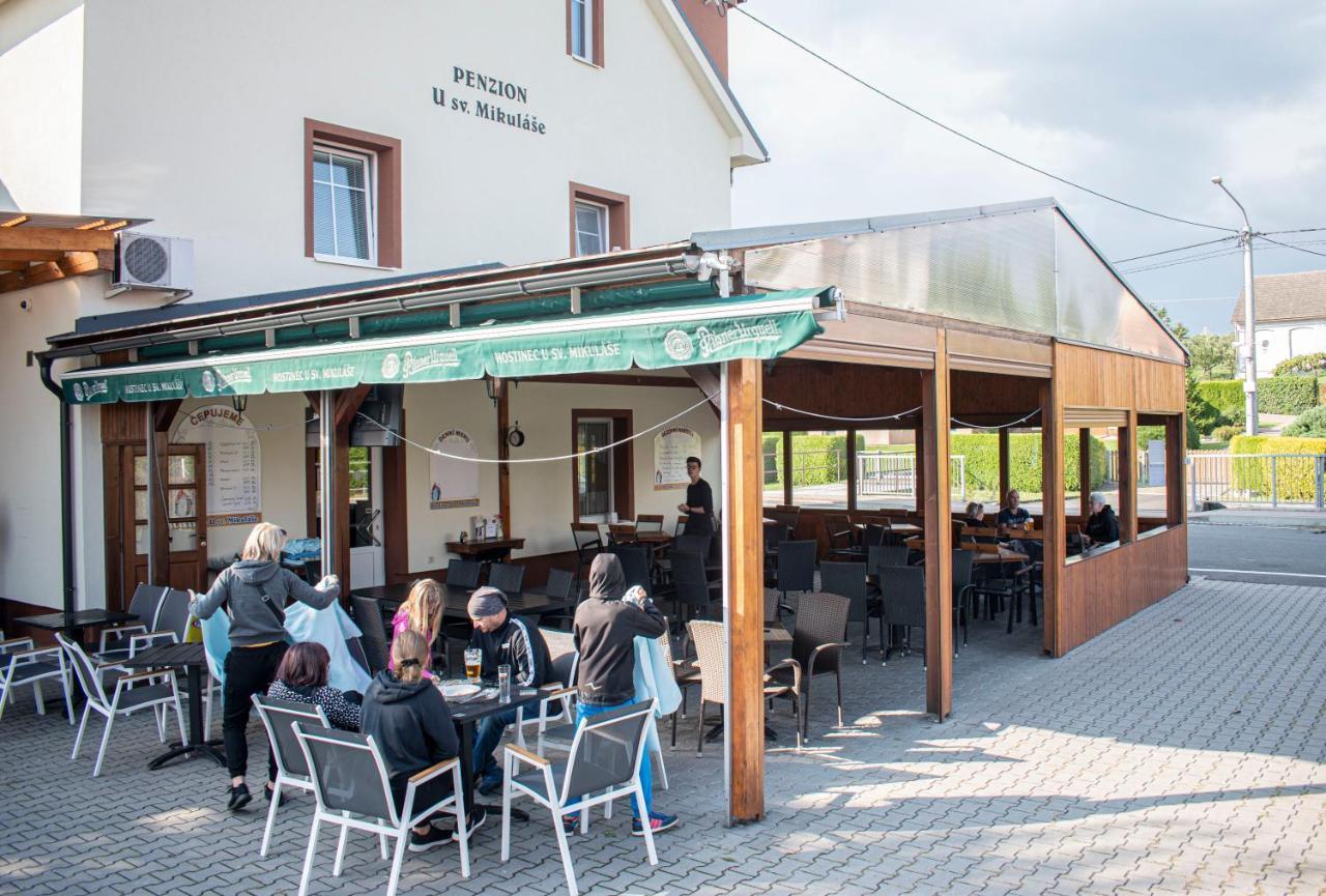 Hostinec A Penzion U Sv. Mikulase Hotel Hať Buitenkant foto