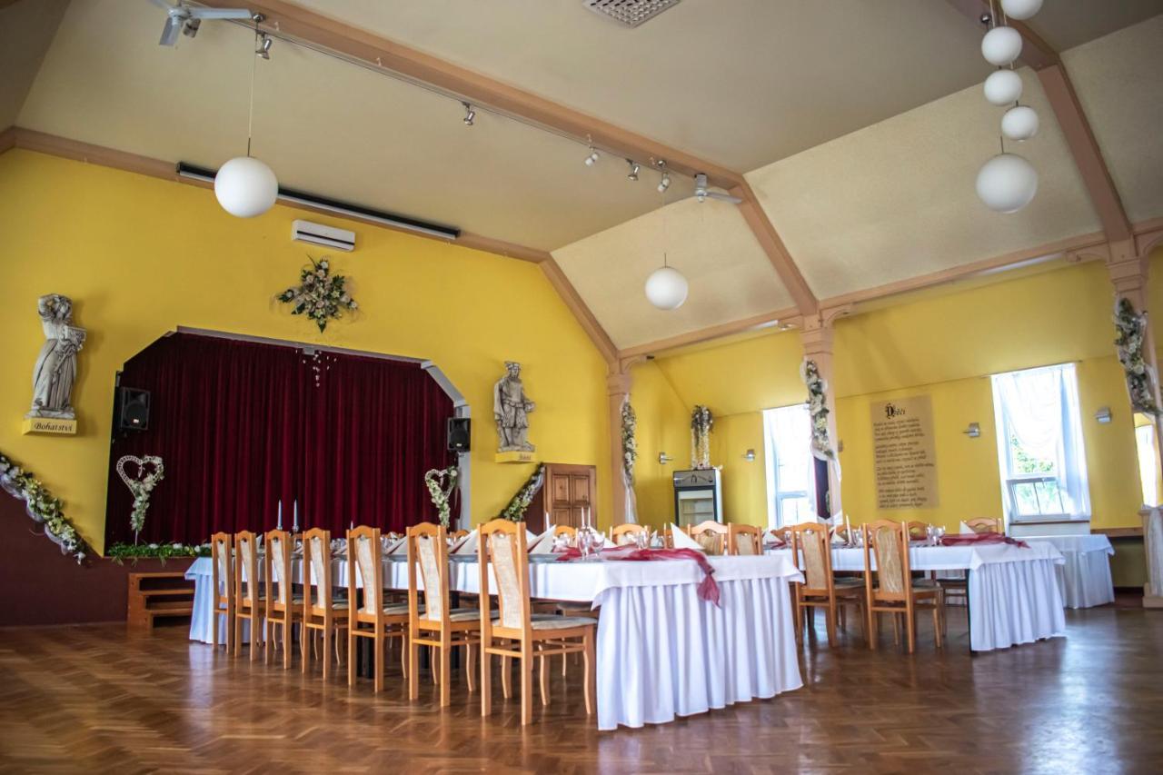 Hostinec A Penzion U Sv. Mikulase Hať Buitenkant foto