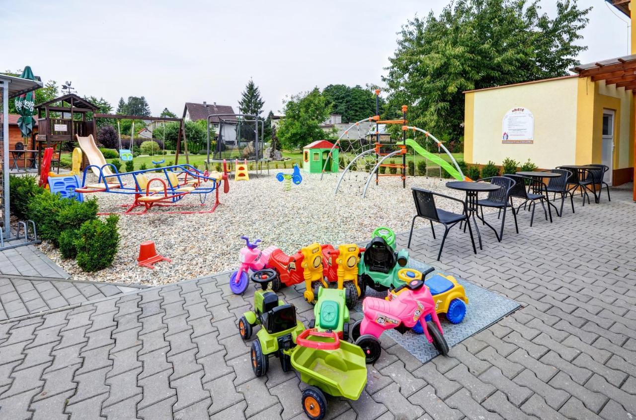 Hostinec A Penzion U Sv. Mikulase Hotel Hať Buitenkant foto