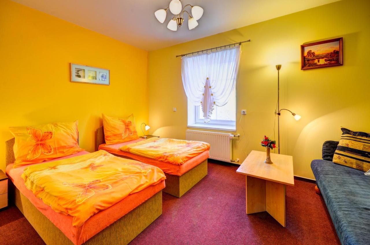 Hostinec A Penzion U Sv. Mikulase Hotel Hať Buitenkant foto