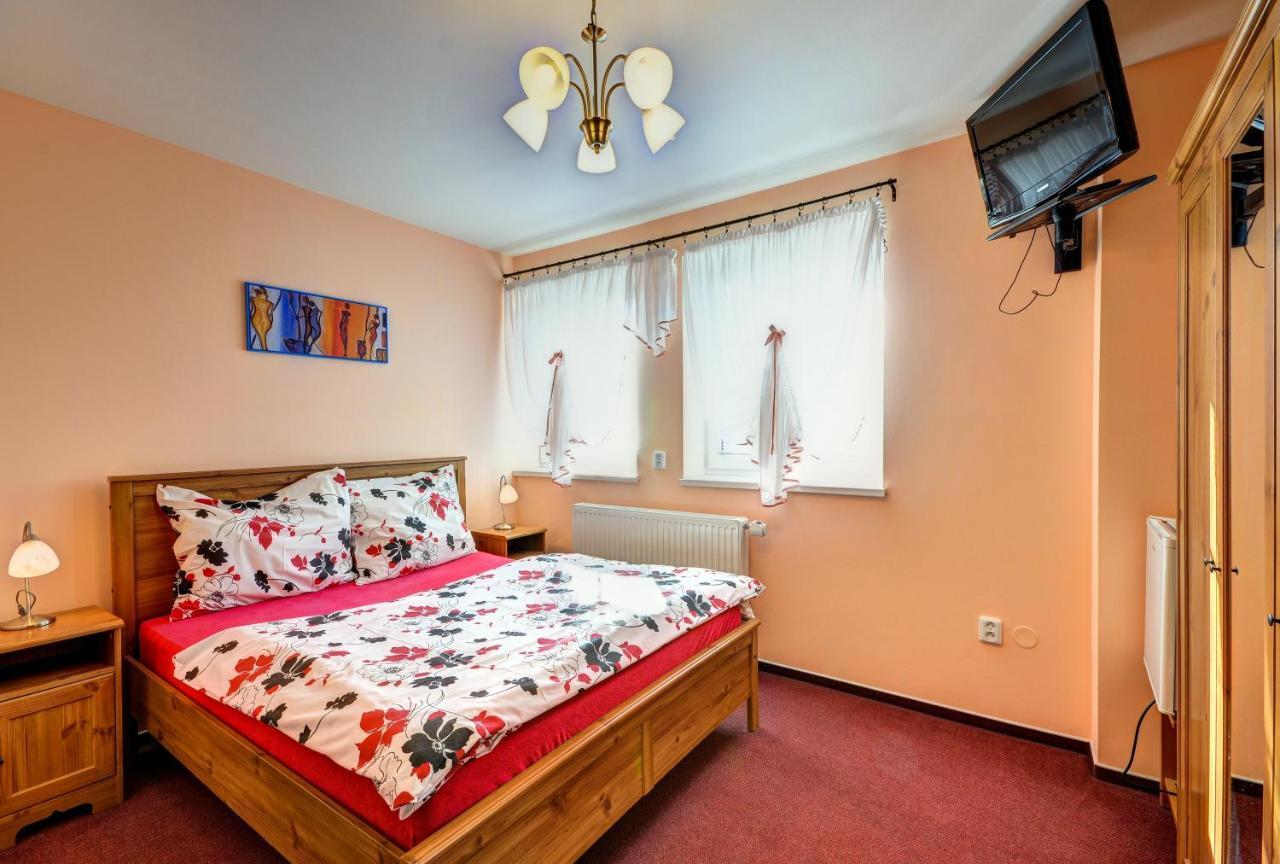 Hostinec A Penzion U Sv. Mikulase Hať Buitenkant foto